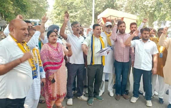 Give compensation to flood victims on the lines of Punjab