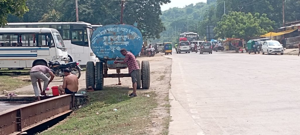 The distance from Kalikhoh to Ashtabhuja is 3 km and only one tanker is installed for drinking water.