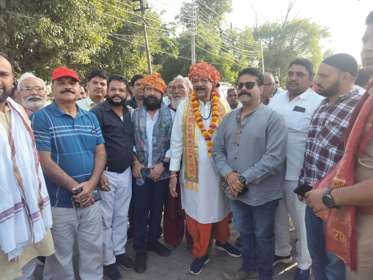 The MLA was welcomed at the opening of the Katra Bazaar railway gate.
