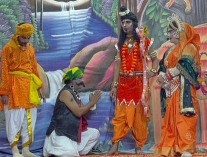 The audience became emotional after seeing the meeting of Shri Ram and Bharat.