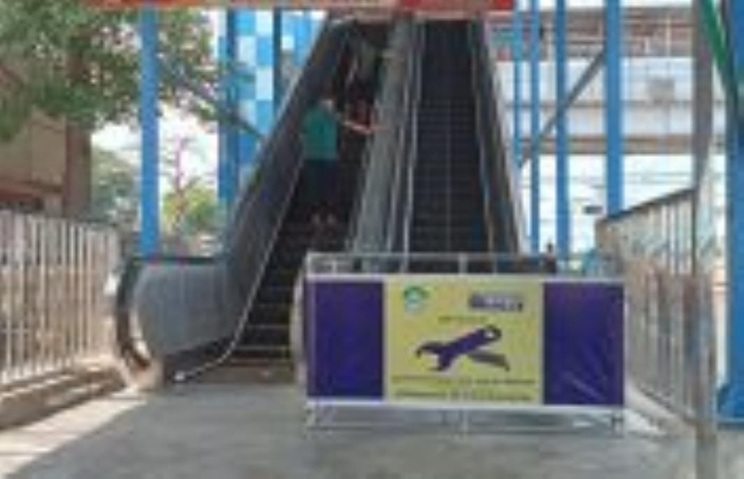Passengers were troubled due to the closure of escalators at the railway station.