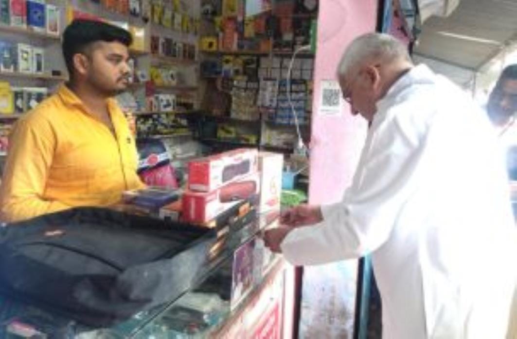 Tell shopkeepers about the benefits of GST reduction