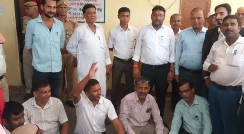 Advocates agitated by Tehsildar's attitude, protest