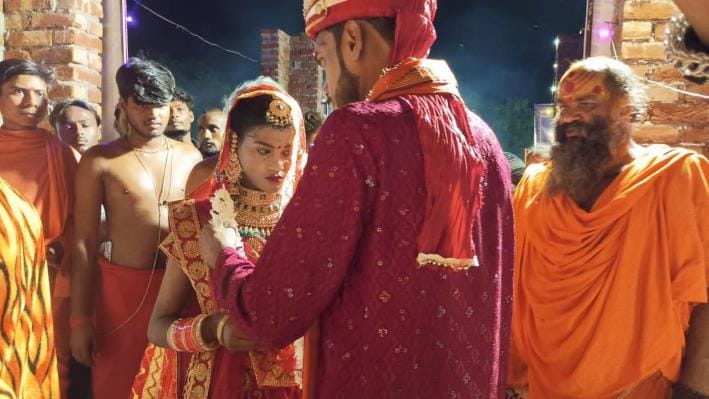 Muslim girl marries Hindu boy, takes seven vows at Kuddadham temple