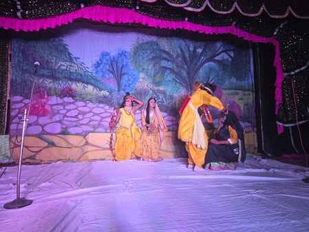 The audience was moved by the meeting of Ram and Bharat.