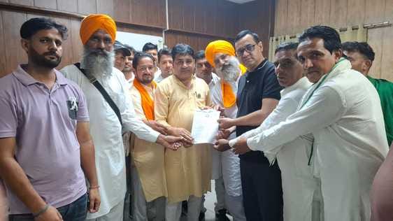 Farmers are being looted at throwaway prices: Kasana