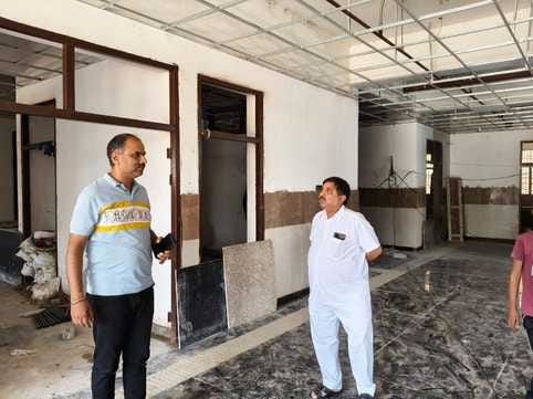 The new building lacks a labor room, increasing problems.