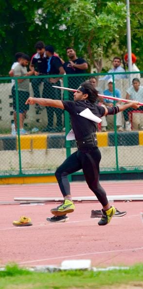 Ambala's Yuvraj won the gold medal in the School State Games by throwing the javelin with a throw of 65.69 meters.