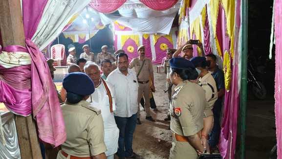 Objection to dance party... In protest, the committee closed the Ramlila fair in Khudaganj.