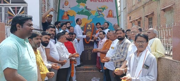 Paid homage to Shaheed-e-Azam Bhagat Singh by garlanding his portrait.