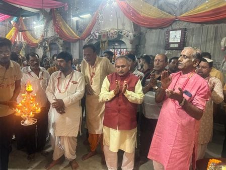 Chhath embroidery was done and Kanjak puja was performed in Chitane Wali Mata temple.