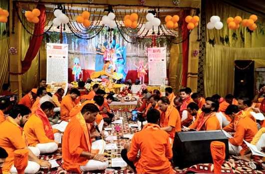 Seeking blessings for attainment of wealth, religion, work and salvation