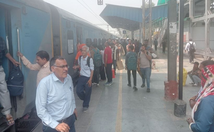 Amrapali arrived at 5.15 and Malwa Express arrived at 1.75 hours late.