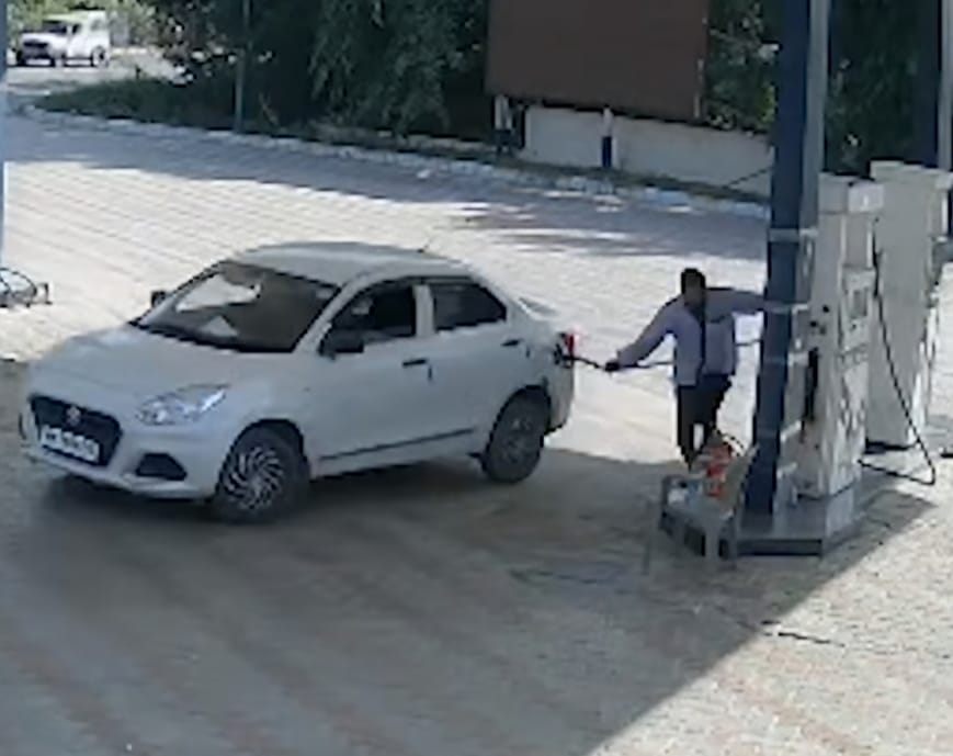 The car driver filled the fuel and ran away without paying.