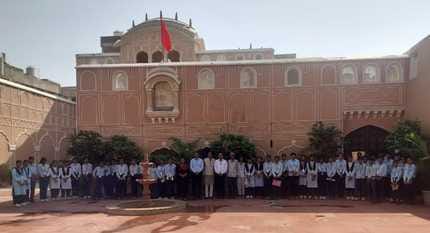 Children visited historical sites and learned about them.