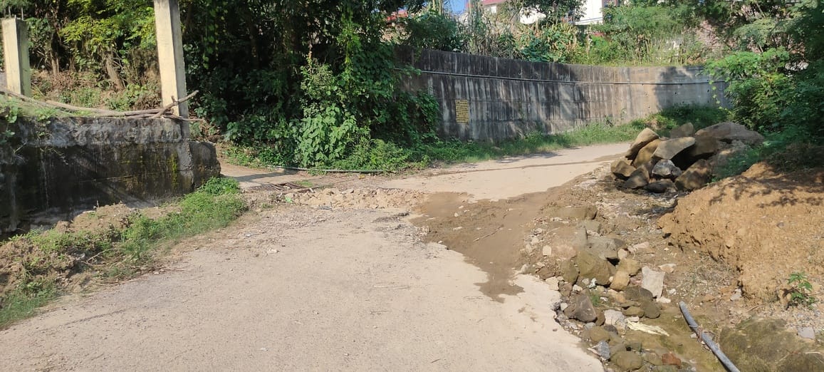 The closure of bus services has increased the difficulties of the villagers of Damli and Baihna.