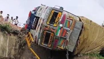 Teenager and woman killed in auto collision with truck, five injured