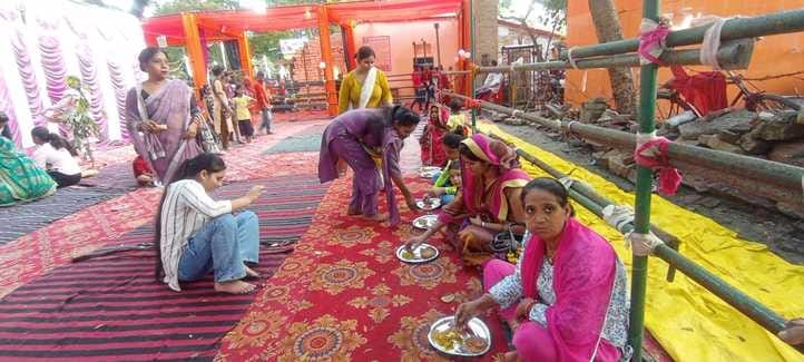 Devotees thronged the court of Kachari Wale Baba on his death anniversary.