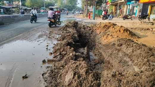 Pipeline burst, water supply to several neighborhoods disrupted