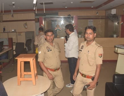 Smoke emanated from Punjab National Bank, fans and ACs of Sadar Bazaar traders got damaged.