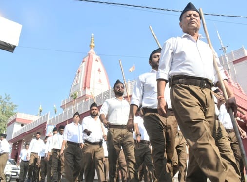 4200 volunteers took out a march at 40 places in the district.