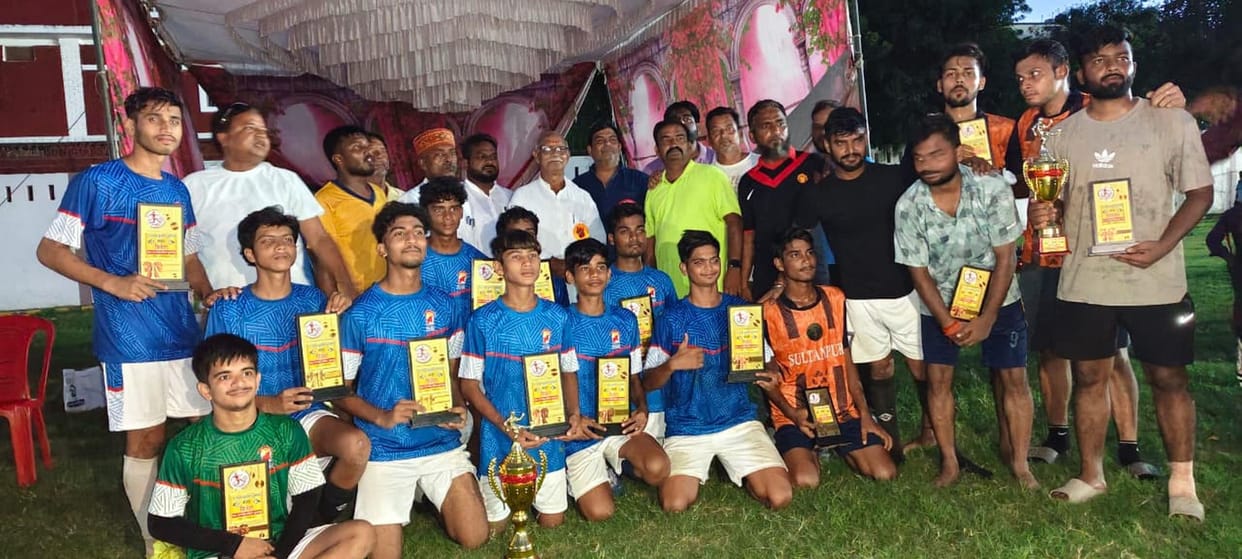 Ambedkar Nagar team defeated Sultanpur in the football competition.