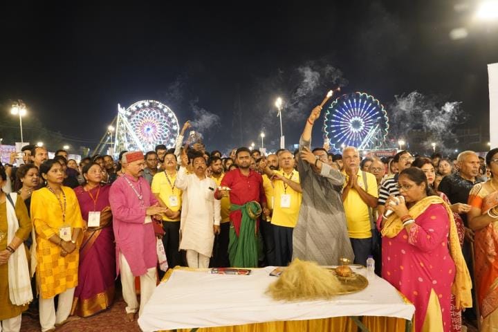 Chants of Mother Goddess resounded in Durga pandals, faith overflowed