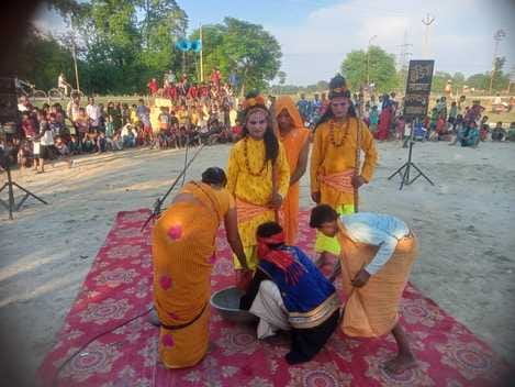 O Lord Rama, first get your feet washed, then I will drink your charanamrit