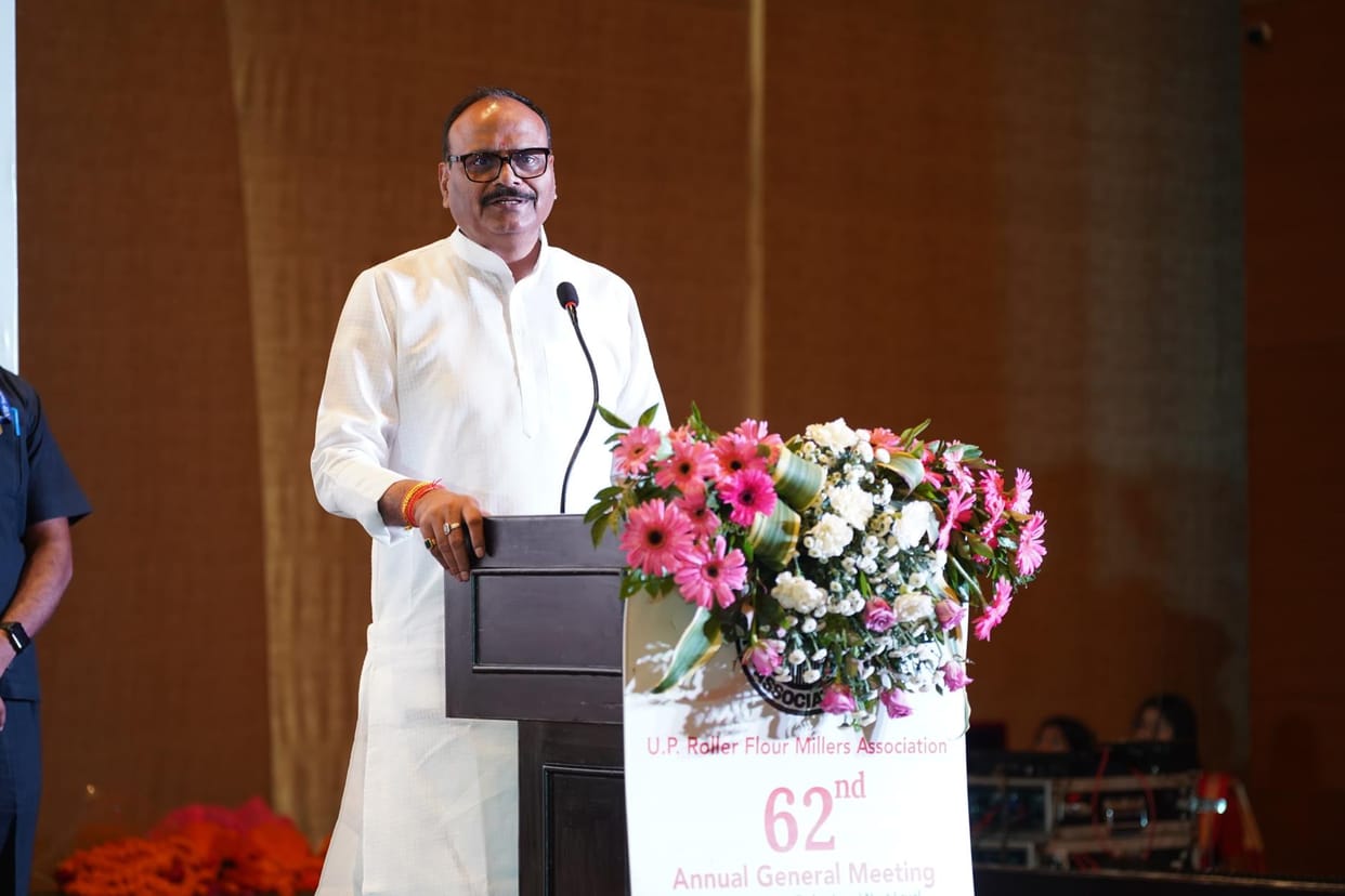 Traders and entrepreneurs were extorted during Akhilesh's rule: Pathak