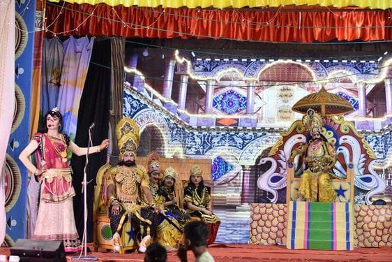 Shurpanakha reached Panchavati, Lakshman cut off her nose