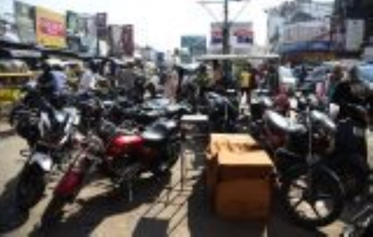 Parking shortage in Aminabad, vehicles parked on the road