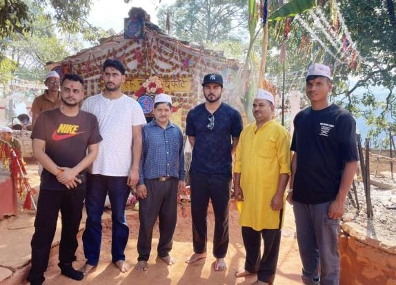 Cricketer Manish Pandey reached his ancestral village and paid obeisance at Harju Temple.