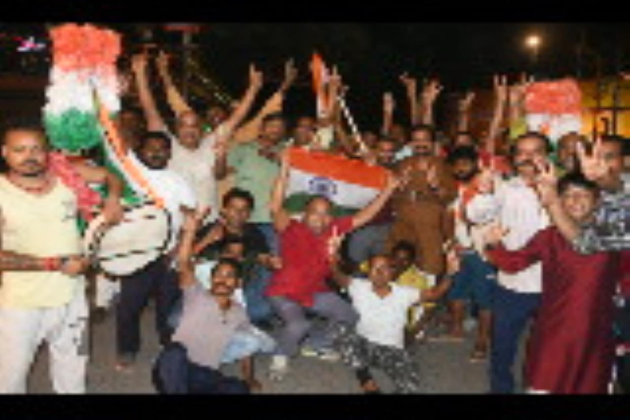 Gorakhpur News: Celebrations erupt in Gorakhpur over India's victory in the Asia Cup final, with the city resounding with firecrackers.