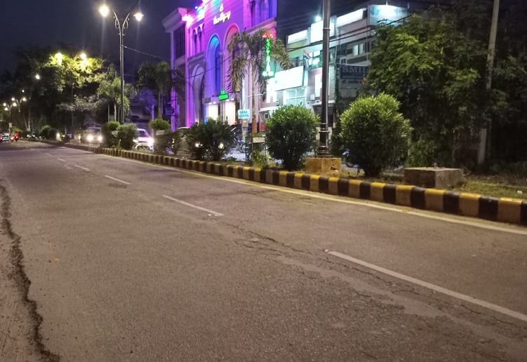 The excitement of the India-Pakistan final leaves the streets deserted.