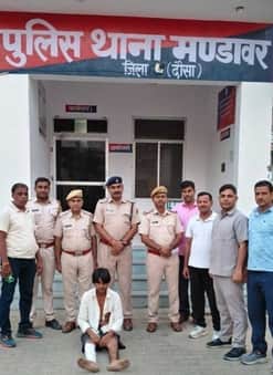 पुलिस की गिरफ्त में डबल मर्डर समेत कई मामलों में वांछित आरोपी