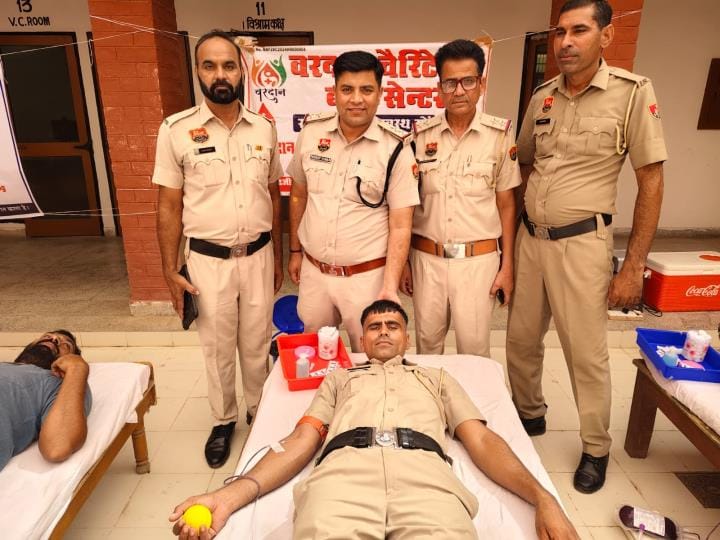 50 people donated blood at Ding police station.