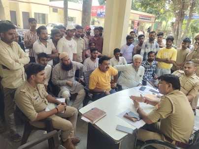 Traders accused the police of harassment and created a ruckus at the police station.