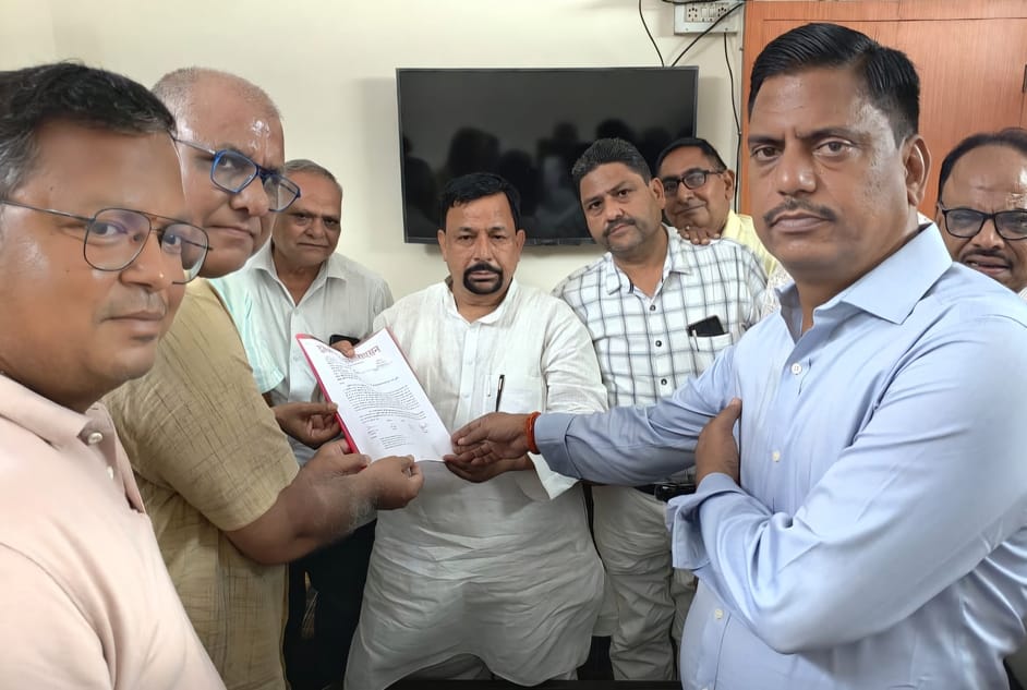 Traders should sell goods at the new GST rate: MP