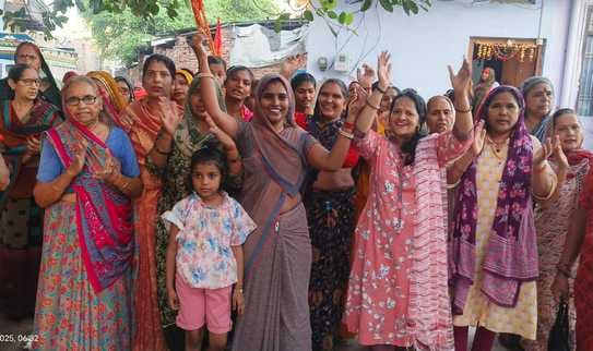 Morning procession was taken out in Mohalla Miya Ki Sarai
