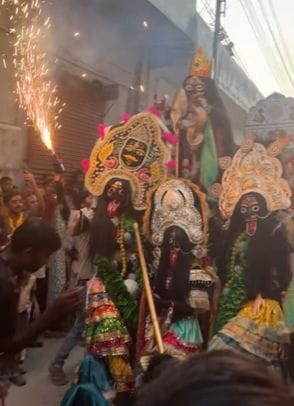 Shri Ram was seen in the groom's attire, attractive tableaux were taken out.