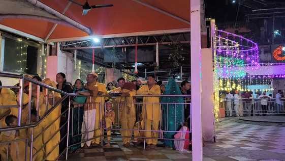 Jwalamukhi Temple remained open for 24 hours, with a huge crowd of devotees on Saptami.