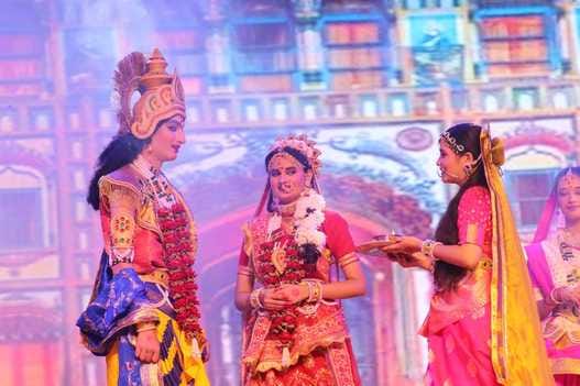 The crowd cheered on Bharata's excellent behavior.