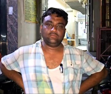 Cash and gold chain looted from former MLA's nephew