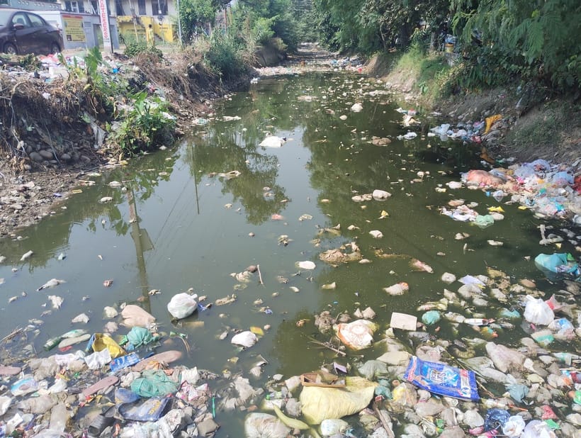 Ranvir Canal water is contaminated, garbage and dead animals are being thrown away.