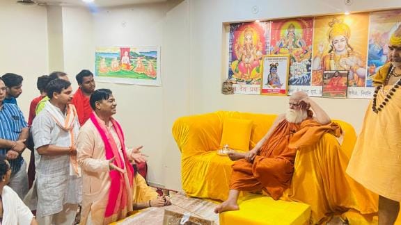 The Hindu party sought the support of Swami Nischalanand