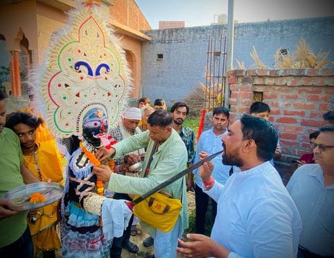 Mahakali jumped into the battle, crowd gathered to see