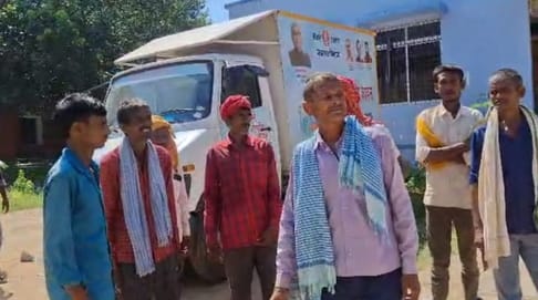 rohtas bihar news: two children and a auto driver died in road accident, family mourn, sasaram news