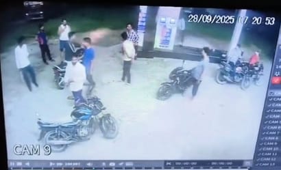 Siddharthnagar News: Lathi-charge at petrol pump...video goes viral