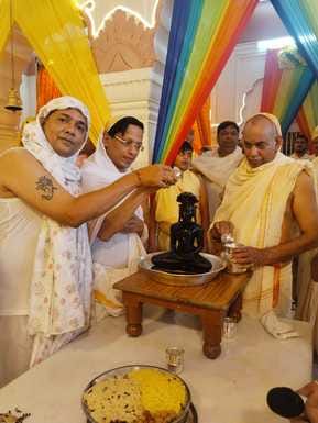 Maha Mastakabhishek of the statue of Lord Parasnath