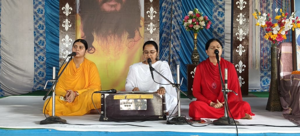 Devotees were told the importance of fasting during Navratri.